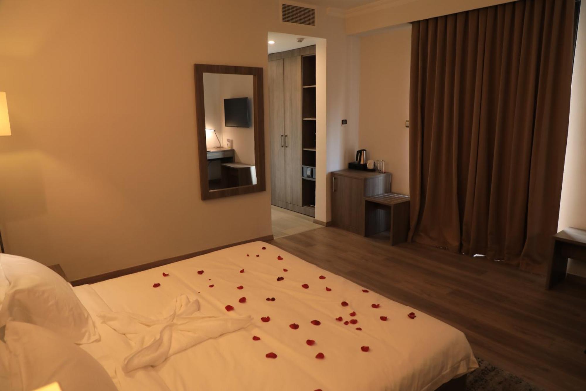 Th Bonroyal Hotel Адис Абеба Екстериор снимка