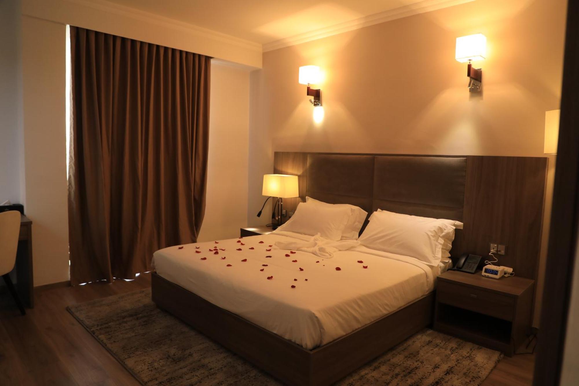 Th Bonroyal Hotel Адис Абеба Екстериор снимка